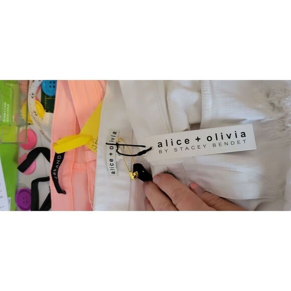 * * ALICE + OLIVIA DISTRESSED WHITE STRETCHY JEANS - Picture 7 of 9